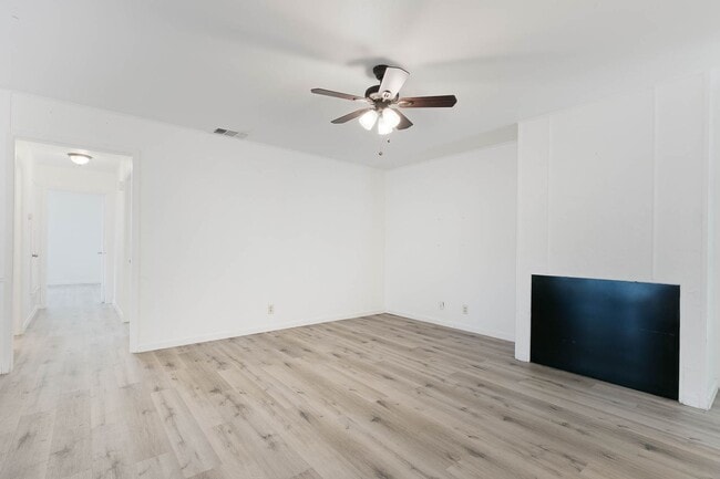 Photo - Leon Valley~Spacious 2 Bedroom~Updated Kitchen with Stainless Steel Appliances~2 Car Garage~Backyard