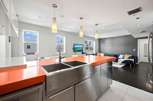 Photo - 802 Euclid Ave Unidad 303