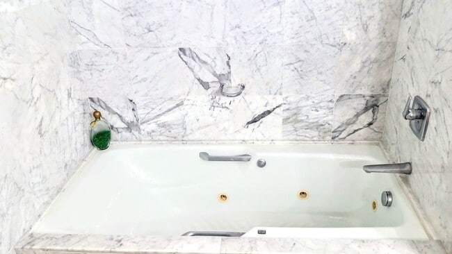 Photo - Nauru Tower Kakaako Furnished 2 Bedroom 2 ...