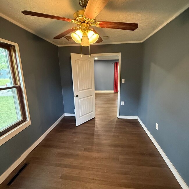 Photo - 3 bedroom 1 bath Bungalow with Large fenced in back yard available now.