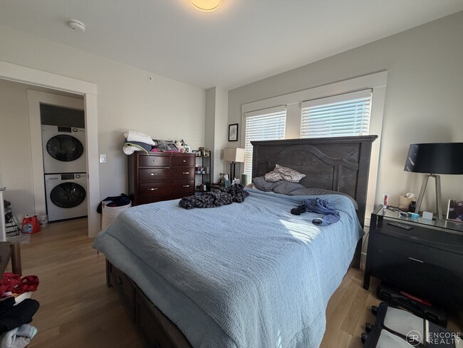 Photo - 208 Banks St