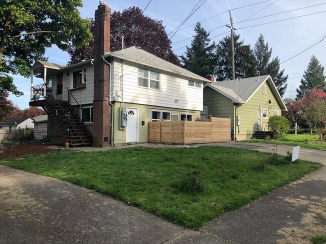 Building Photo - 4530 NE 74th Ave Unit APT A