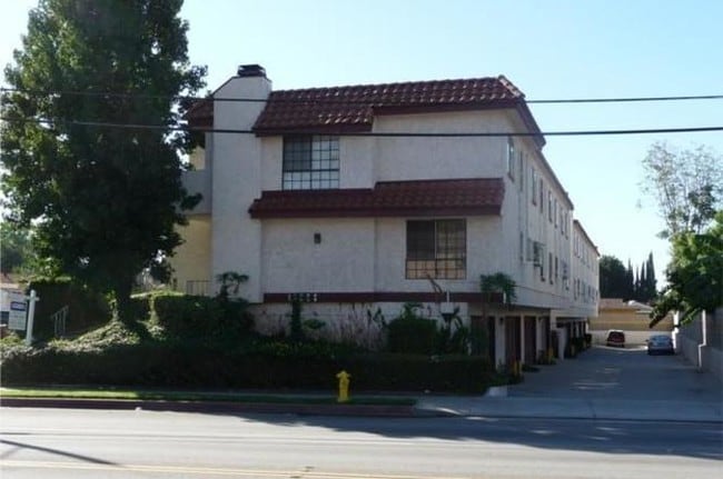 frente del condominio - 11052 Lower Azusa Rd Unidad 8