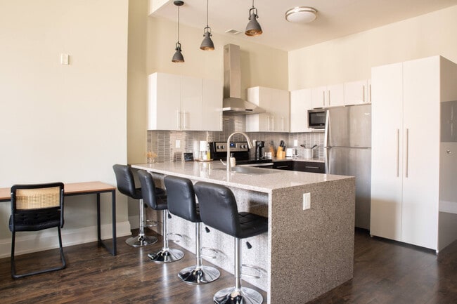 Photo - 225 E Michigan St Unidad ID1379053P