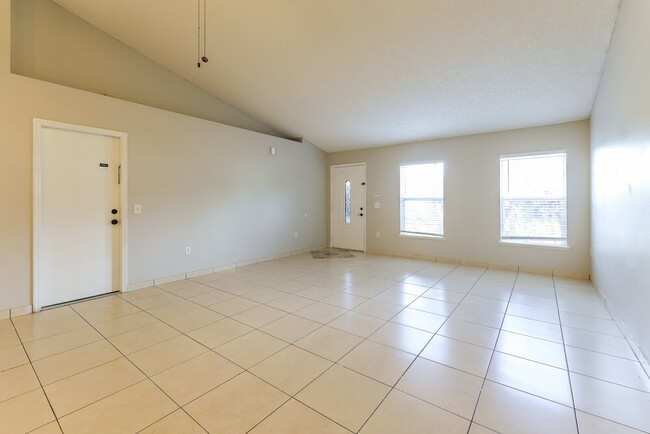 Photo - 742 Paris Dr