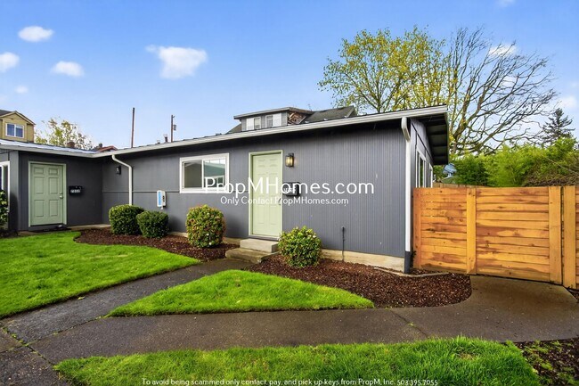 Building Photo - Updated Two Bedroom Unit 7028 N Burlington Avenue