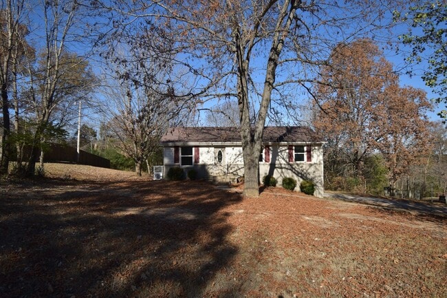 Photo - 4 Bedroom Home For Rent Over The River!