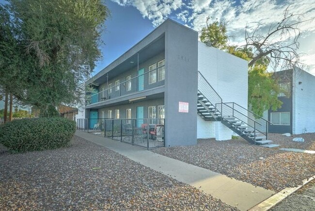 Building Photo - COMING SOON! Total Modern Renovated 1bed/1bath in Downtown Phoenix