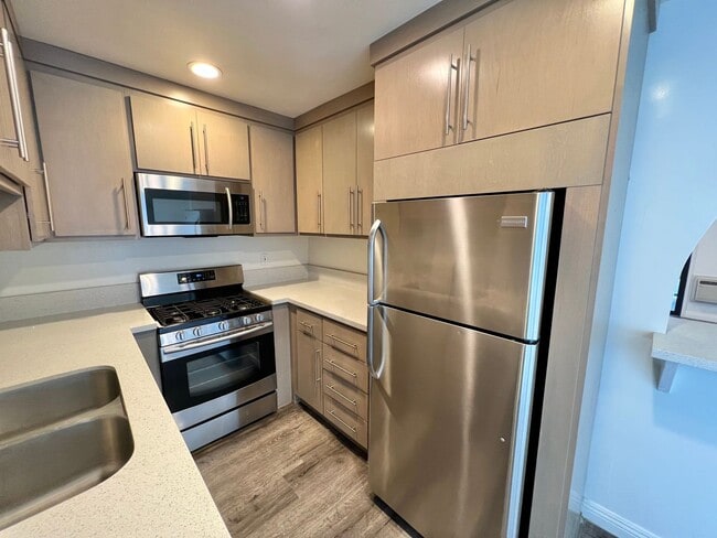 Photo - 3510 Clarington Ave Unit 03