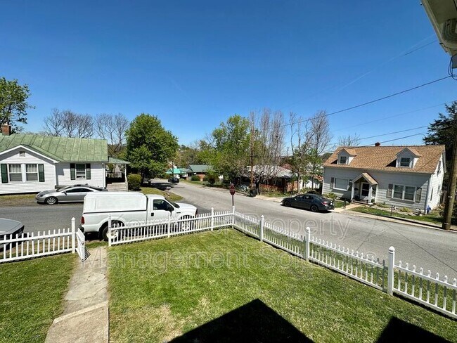 Photo - 102 Biltmore St