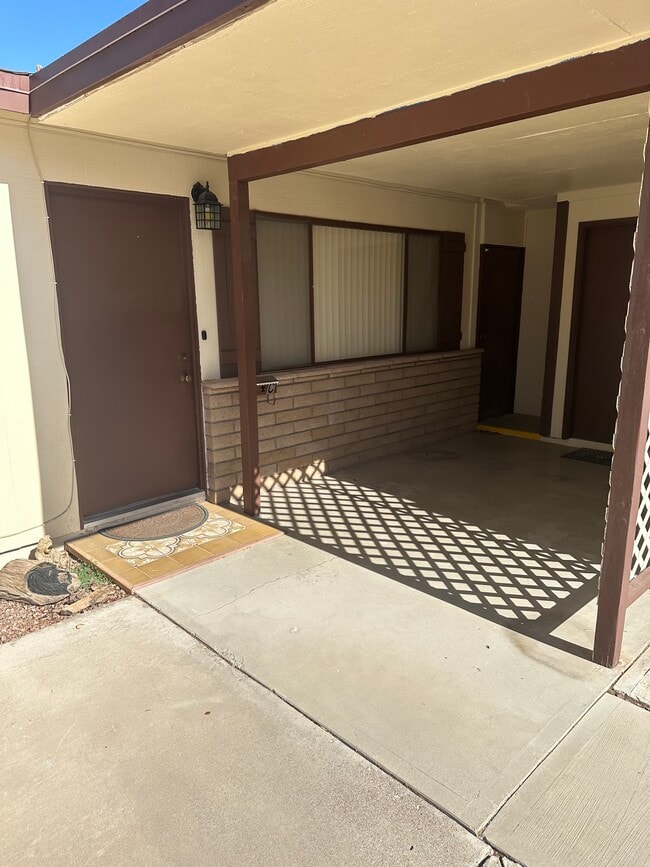 Large, private covered porch. - 862 Del Rey Dr Apartments Unit #C