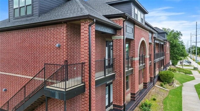 Photo - 1115 N Leverett Ave Unit 302
