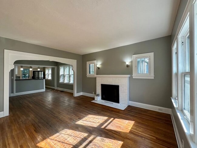 Building Photo - Beautiful 4 bedroom house in Minneapolis!!