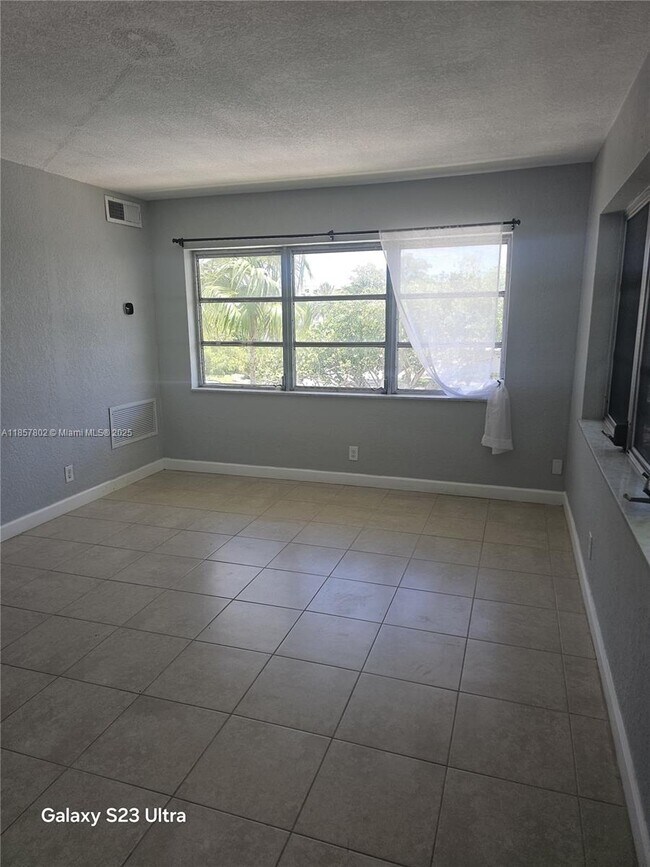Photo - 1900 NE 8th Ct Unit 308