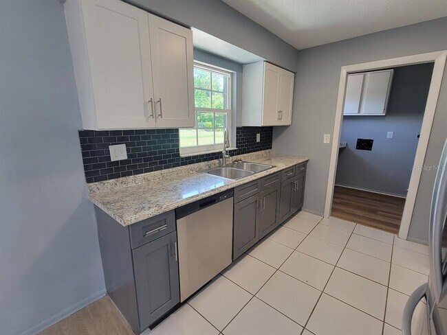 Photo - 22329 Niagara Ave