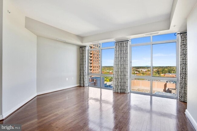 Photo - 11990 Market St Unidad 1106