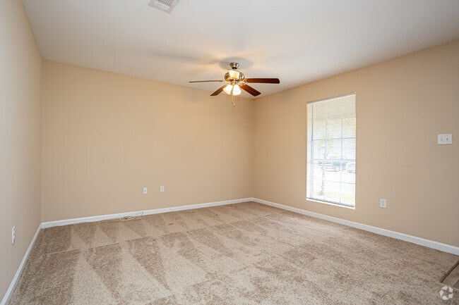 2BR, 2BA Large - 1,050SF - Ole London Towne - Utilities Included