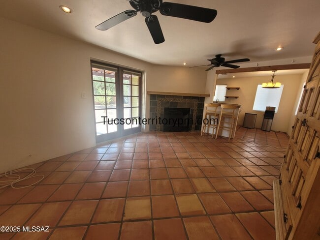 1325 N Alamo Ave
