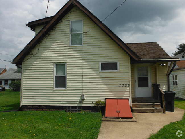 Building Photo - 1359 Scoville Ave SW Rental