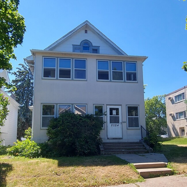 2024 Grand Ave S - Upper - 2024 Grand Ave S Apartamentos Unidad 1
