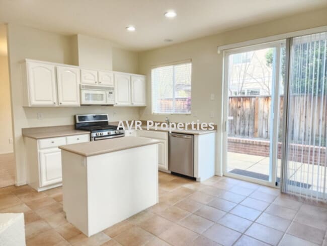 Photo - Beautiful four bedrooms, three bathrooms and three car garage Dublin home