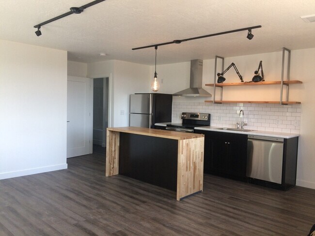 Photo - 117 N 2nd St W Unit #1