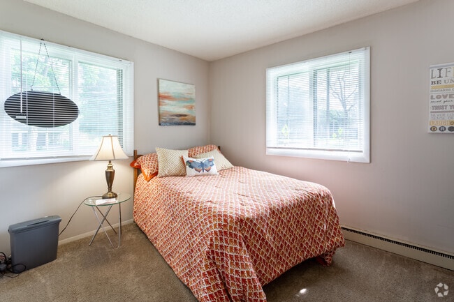 1BR,1BA,450SF - The Bangalo - Lincoln Court