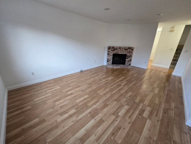 Photo - 8421 Locust Pl N