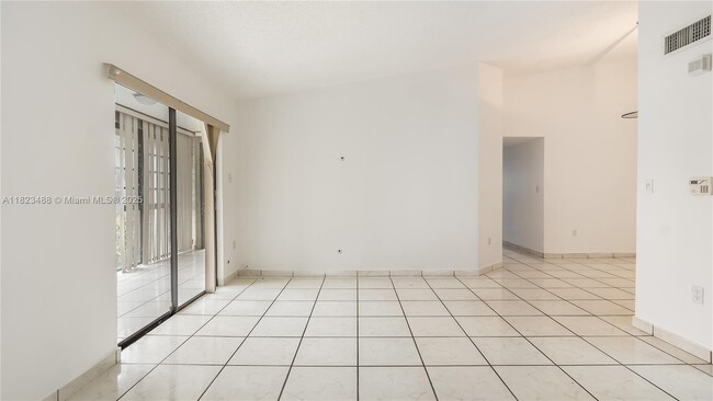 Photo - 20680 NE 4th Ct Unidad 206