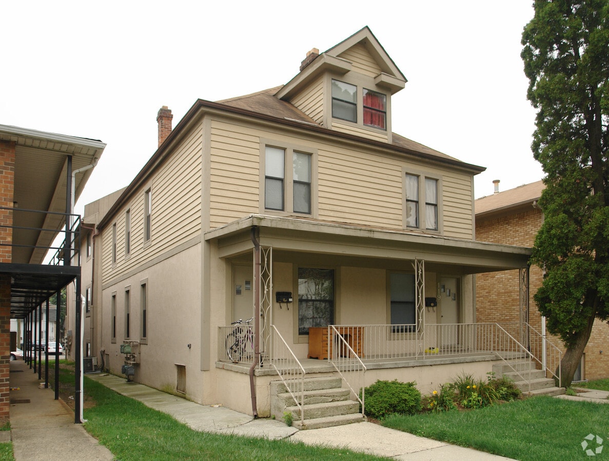 Photo - 119-121 E Norwich Ave Apartments