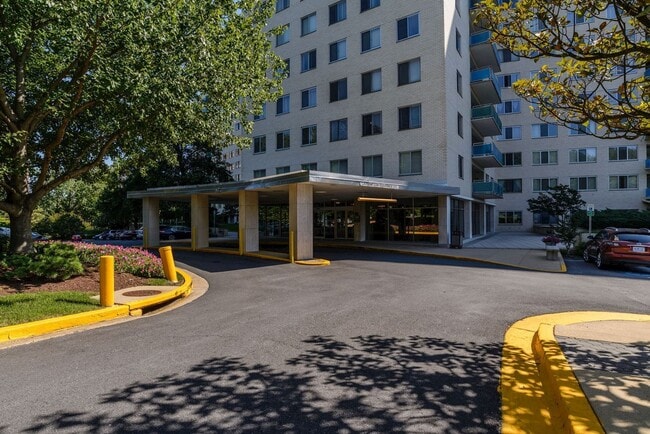 Building Photo - North Bethesda Studio - Walk to Metro - Ut... Unit #1423 Rental