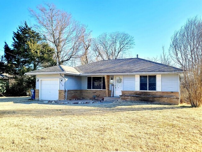 3114 N Holman Ct