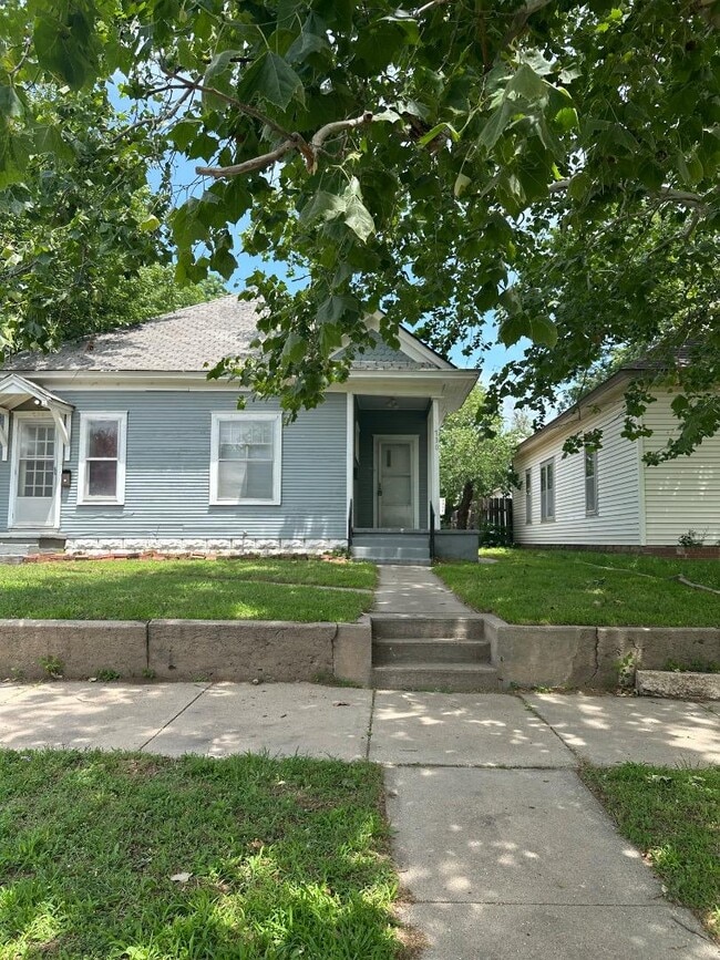 Photo - 728 E Ave B