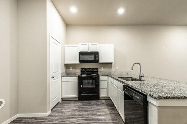 Photo - 1901 Langford Ave