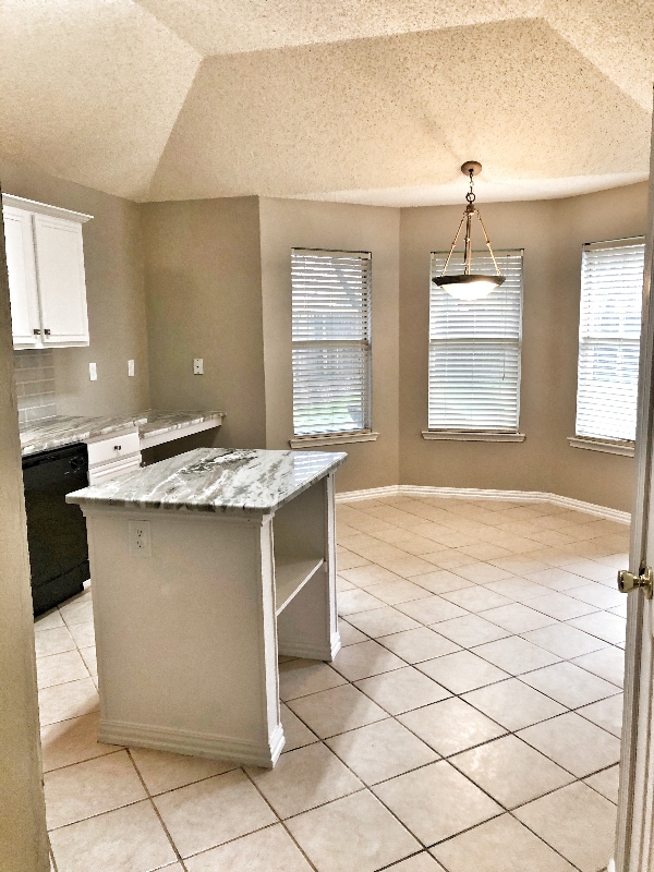 Photo - 2202 Bowie Ln