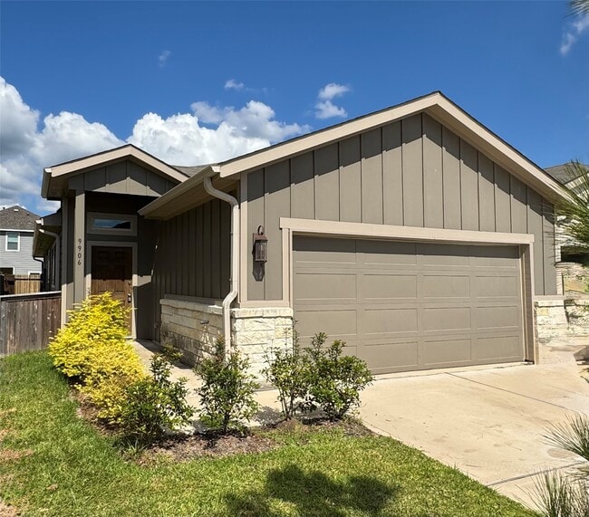 Building Photo - 9906 Grosbeak Ln