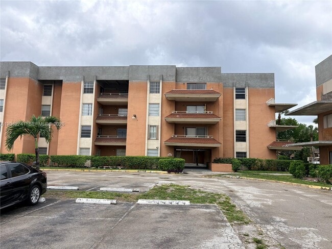 Photo - 17600 NW 68th Ave Unidad B2004