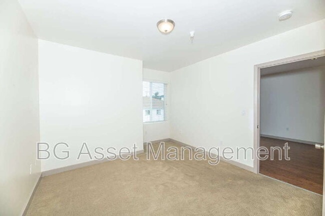 Photo - 1459 MacArthur Blvd Unit 36
