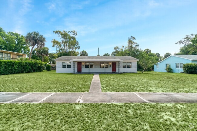 Building Photo - Downtown Vero Location - 2/1 Duplex Rental