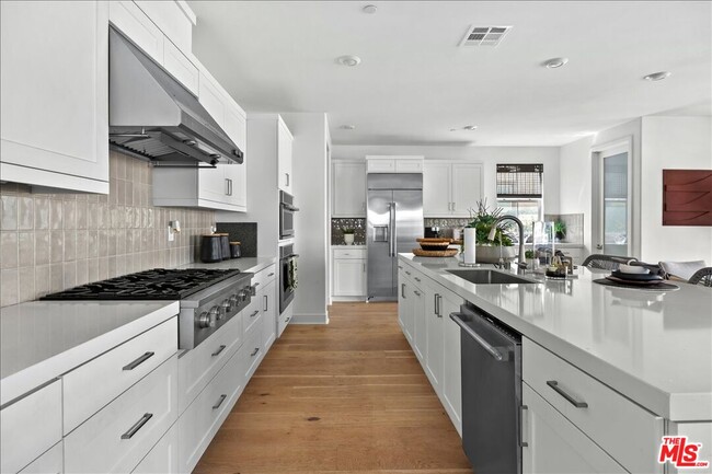 Photo - 21181 Strathmoor Ln