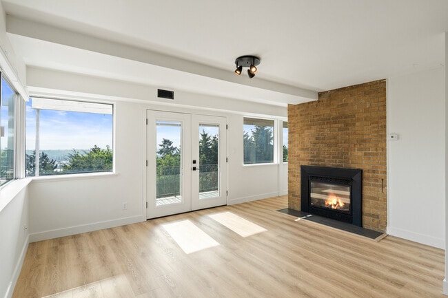 Photo - 2410 37th Ave SW Unit Lower