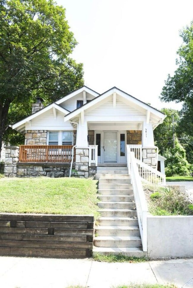 Charming 3-Bed Home with Fireplace & Hardw... - Charming 3-Bed Home with Fireplace & Hardw...