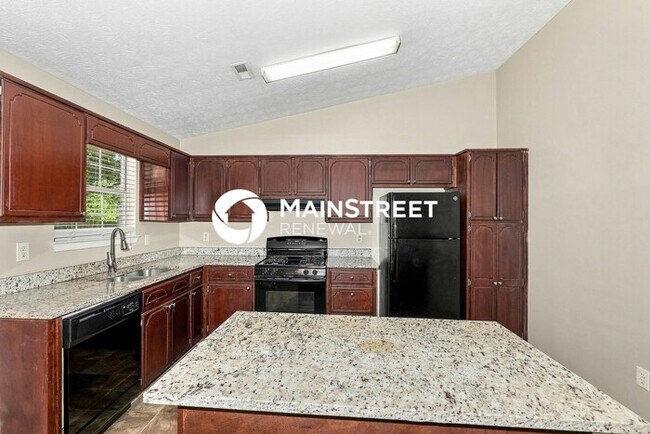 3 Bedroom Pet-Friendly Home in Hampton, GA with Main Street Renewal