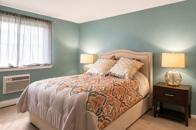 Camp Hill Plaza Apartment Homes