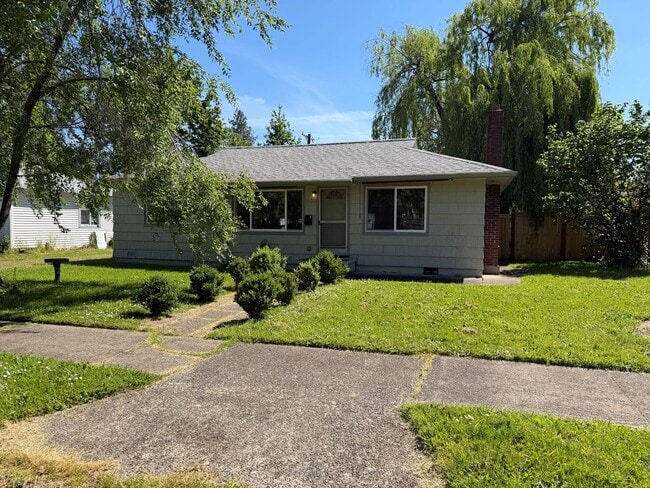 Building Photo - Updated 2 bedroom 1 bathroom house in Eugene!