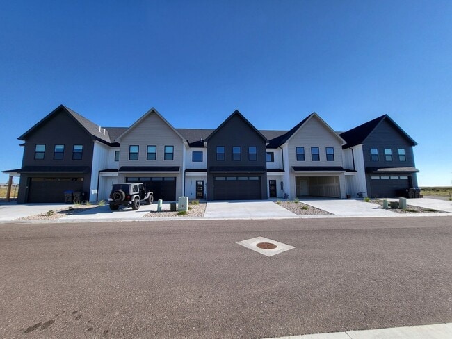 Building Photo - Beautiful Newly Built 3 Bedroom 2.5 Bath T... Rental