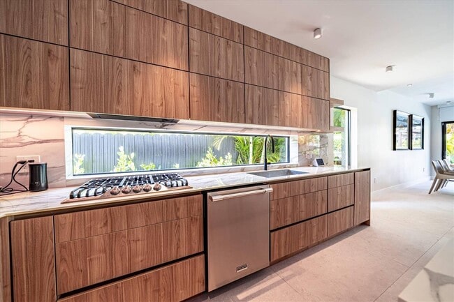 Photo - 7610 Bayside Ln