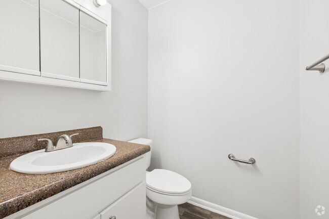 2BR, 1.5BA - 1,047SF - Primary Half Bath