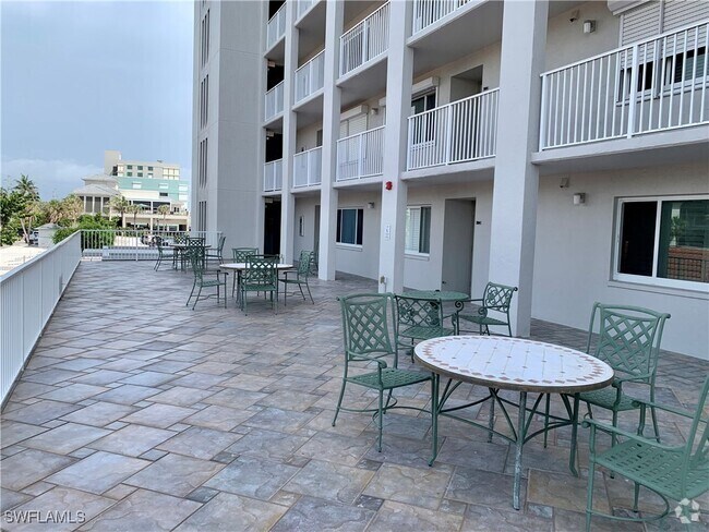 Building Photo - 26000 Hickory Blvd Unit 204 Rental