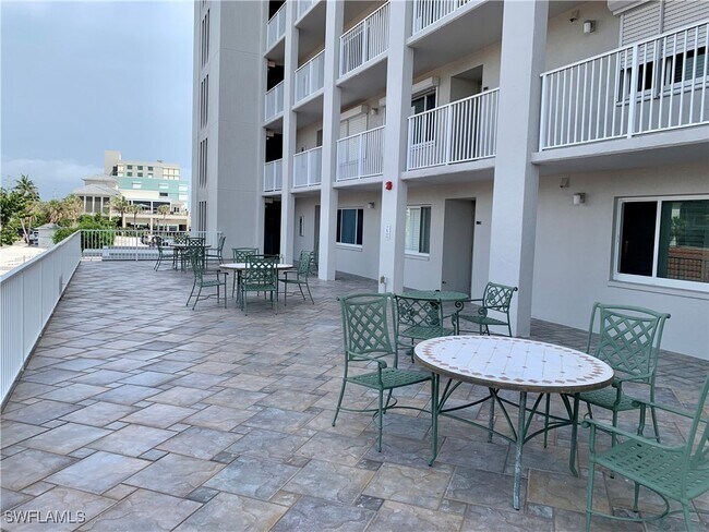 Building Photo - 26000 Hickory Blvd Unit 204 Rental